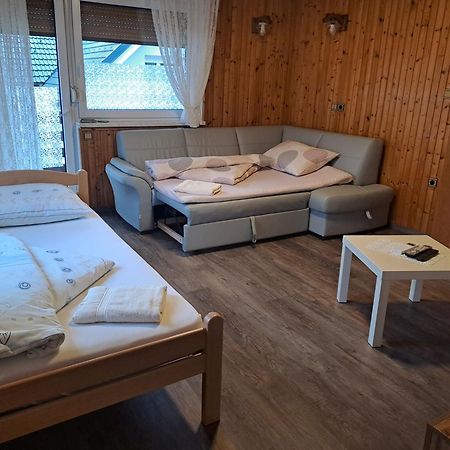 Kiara Rooms เยเซนิตเซ ภายนอก รูปภาพ