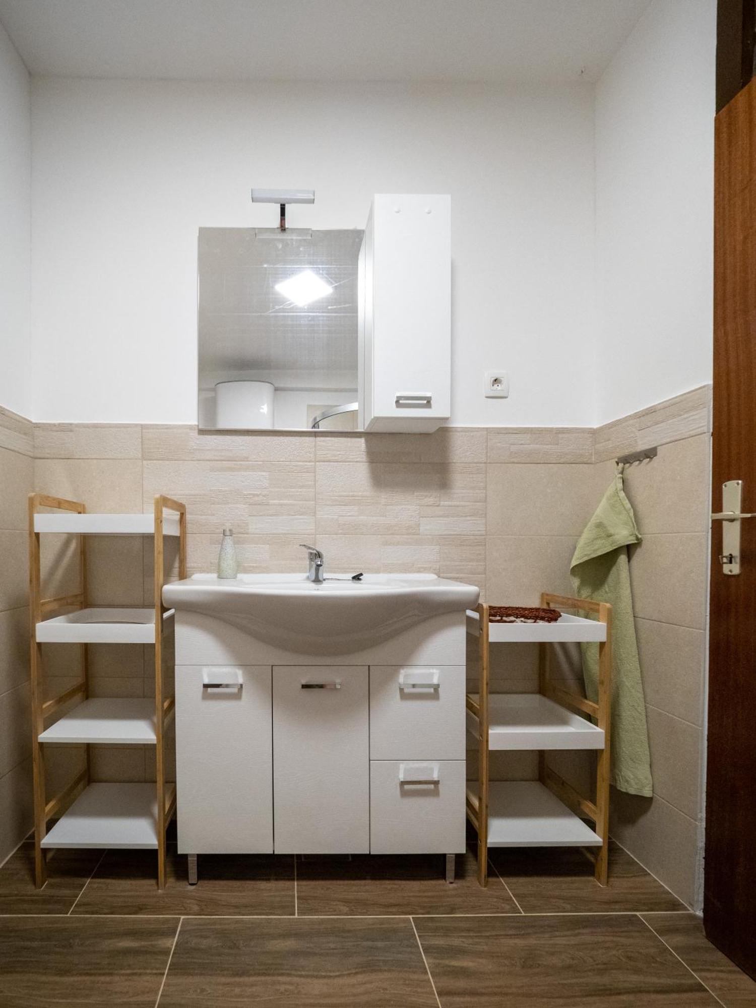 Kiara Rooms เยเซนิตเซ ห้อง รูปภาพ